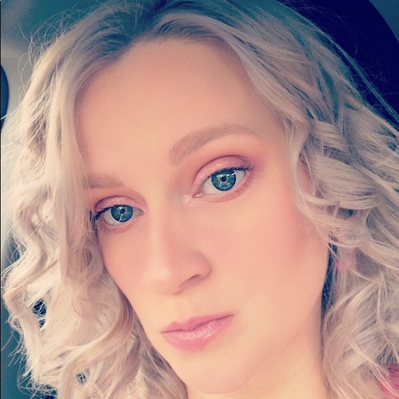 Meet your Posher, Melissa - Picture 1 of 1